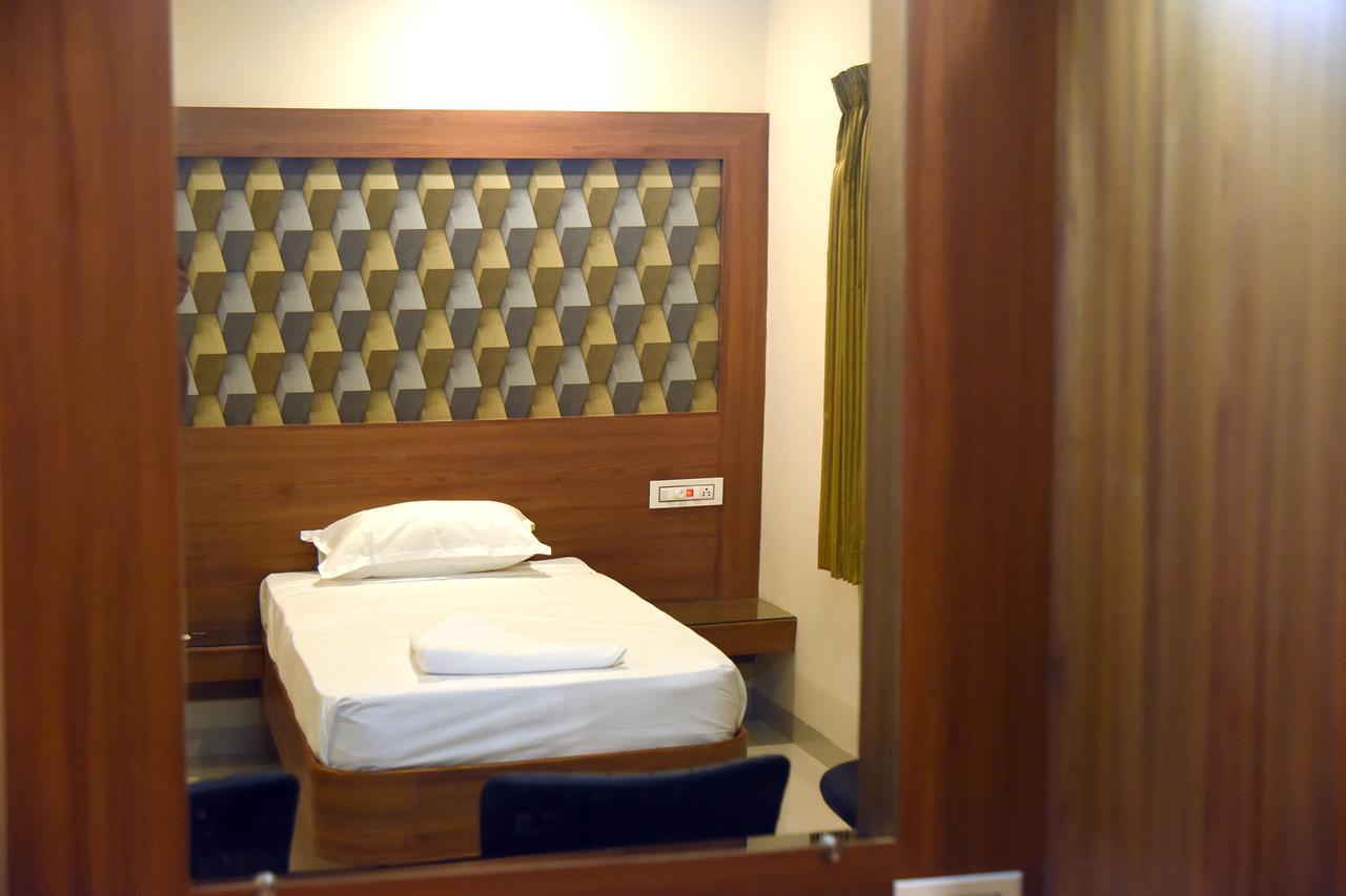 Hotel Gokulgrande 埃罗德 外观 照片