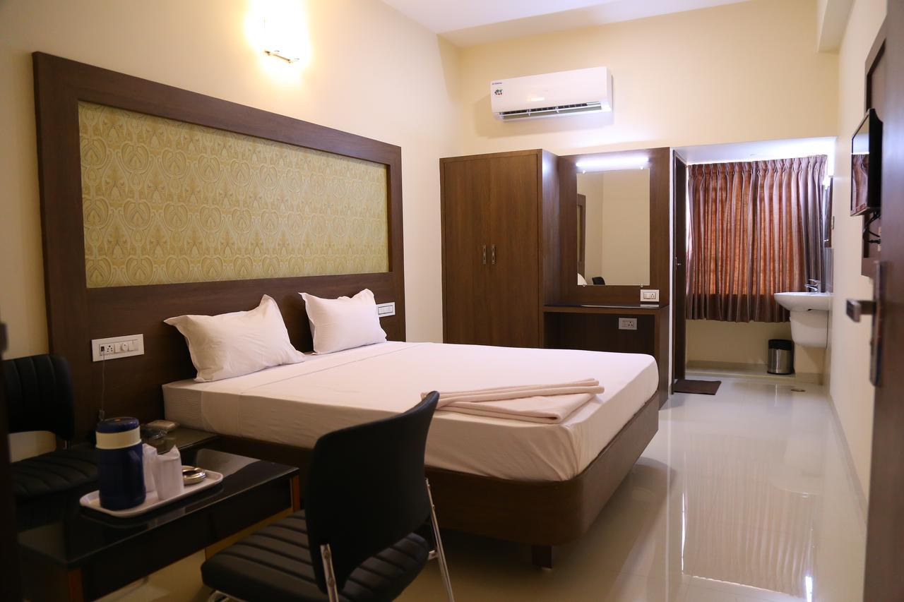 Hotel Gokulgrande 埃罗德 外观 照片