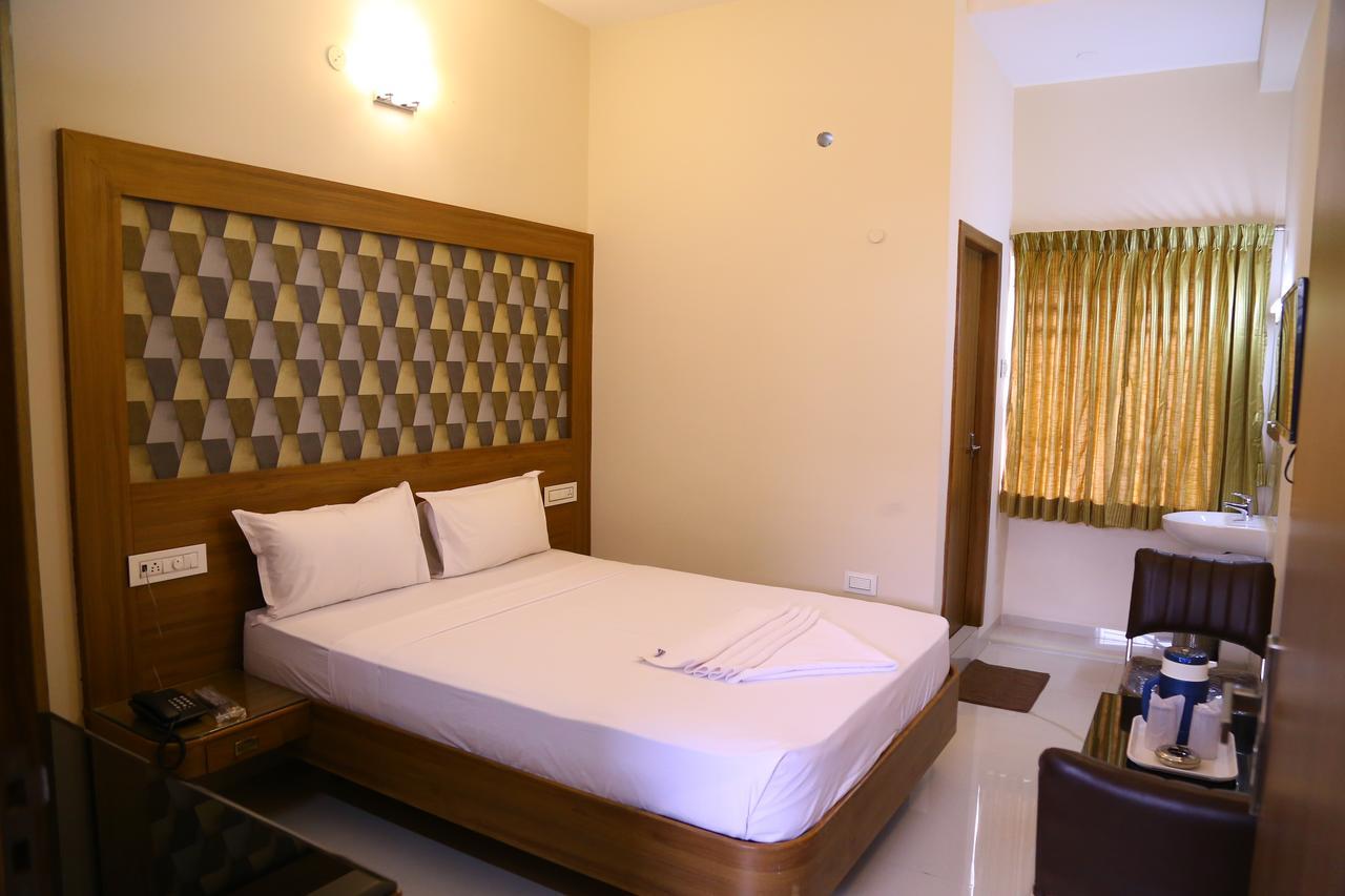 Hotel Gokulgrande 埃罗德 外观 照片