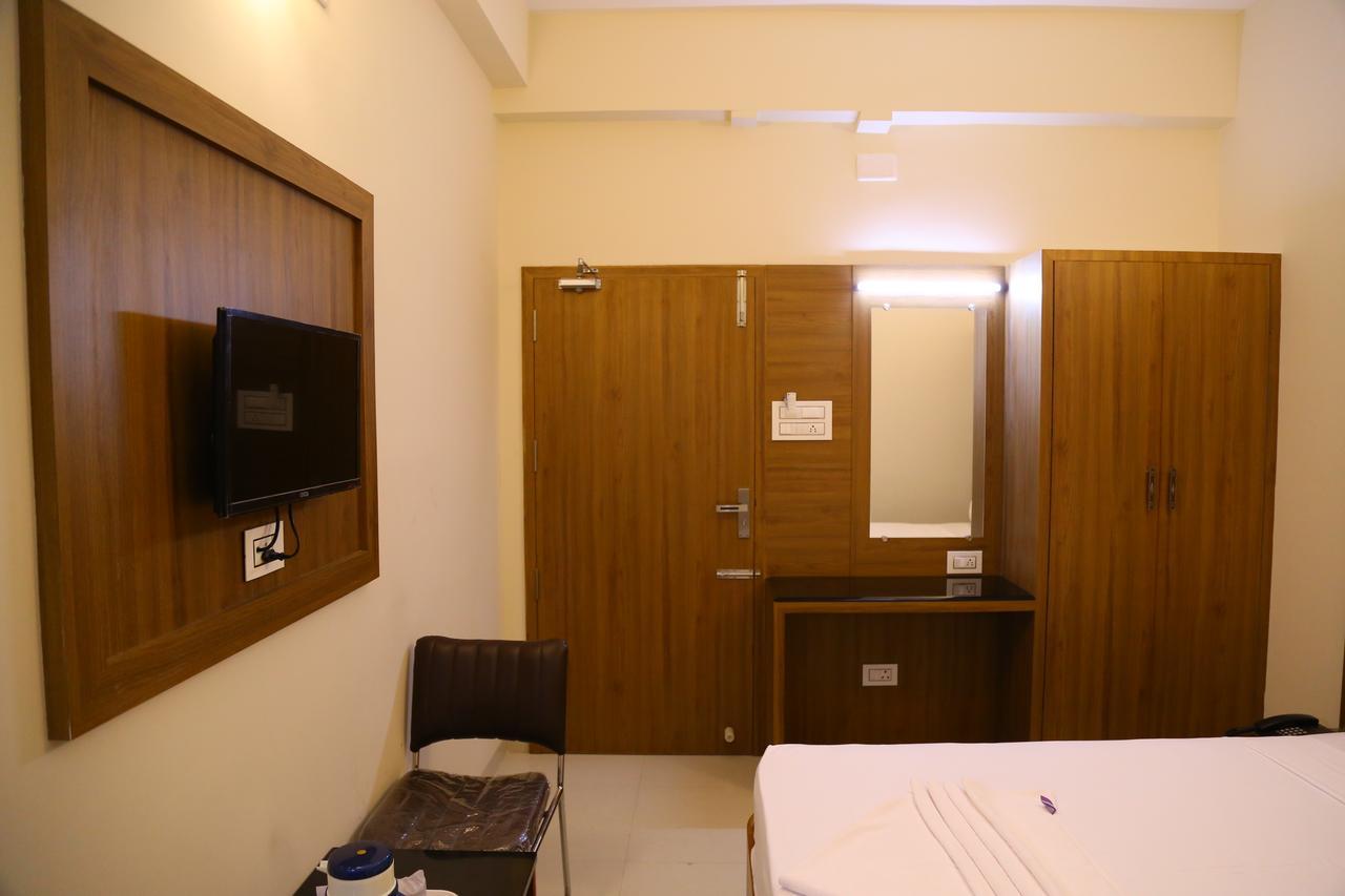 Hotel Gokulgrande 埃罗德 外观 照片