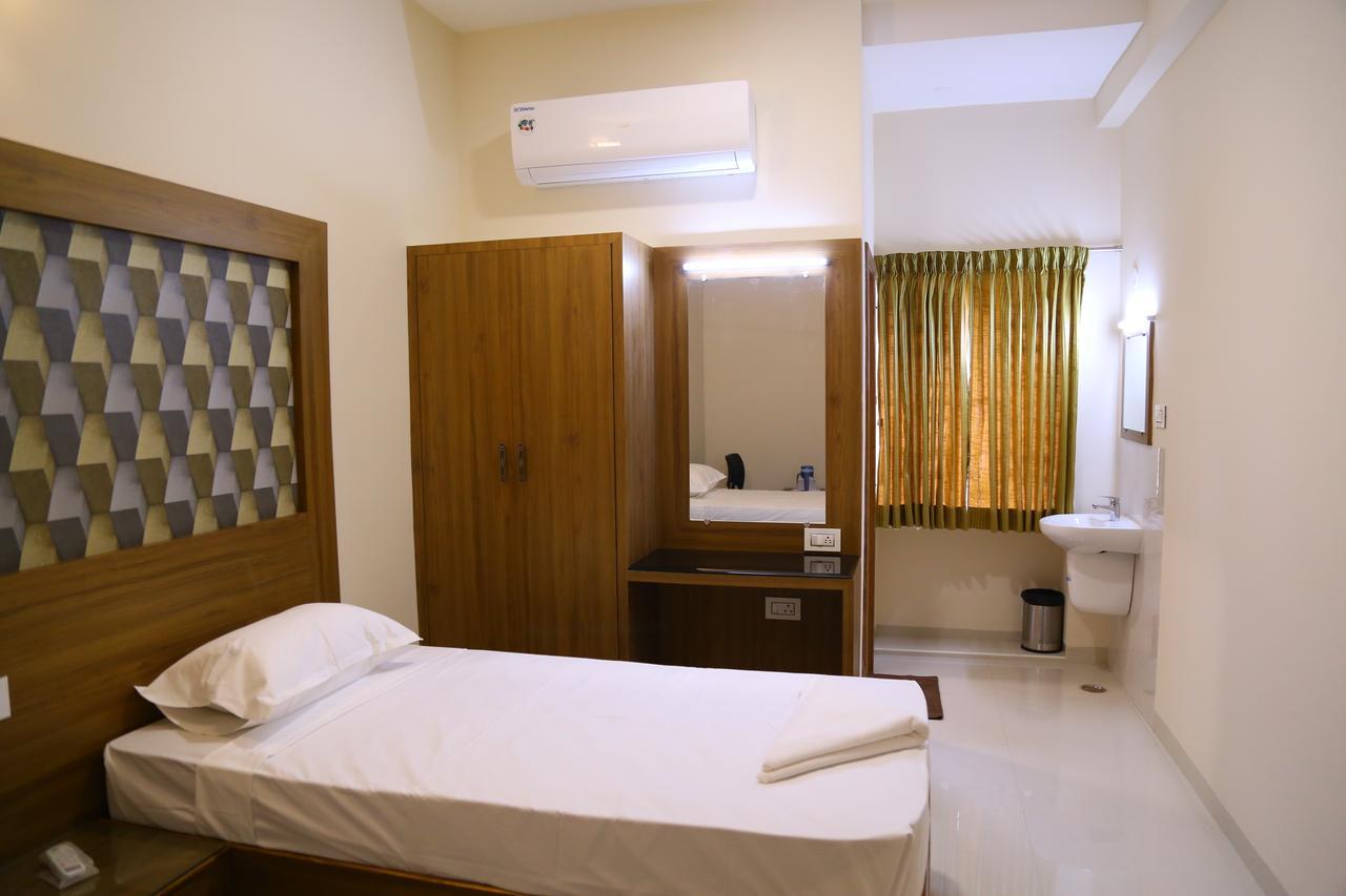 Hotel Gokulgrande 埃罗德 外观 照片